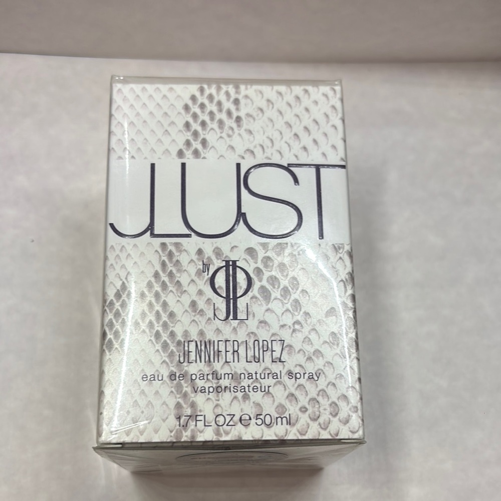 Jennifer Lopez White Makeup Collection